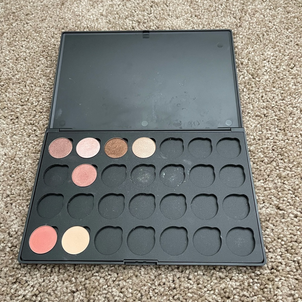 28 Pan Magnetic Coastal Scents Palette
